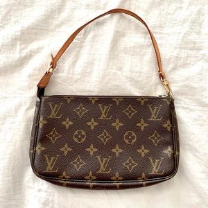 ▪️SOLD▪️LV Monogram Pochette Accesoires